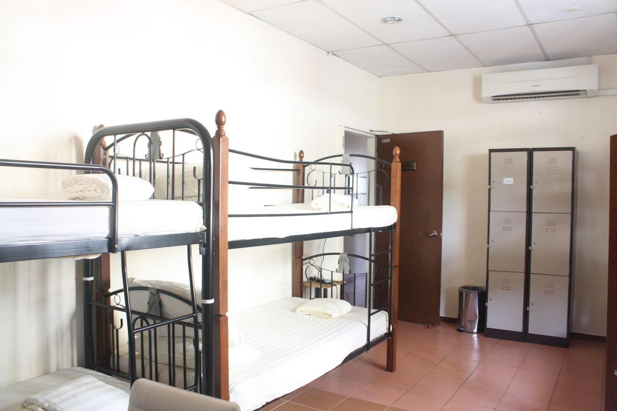 Sensi Backpackers Hostel Kota Kinabalu Exterior foto